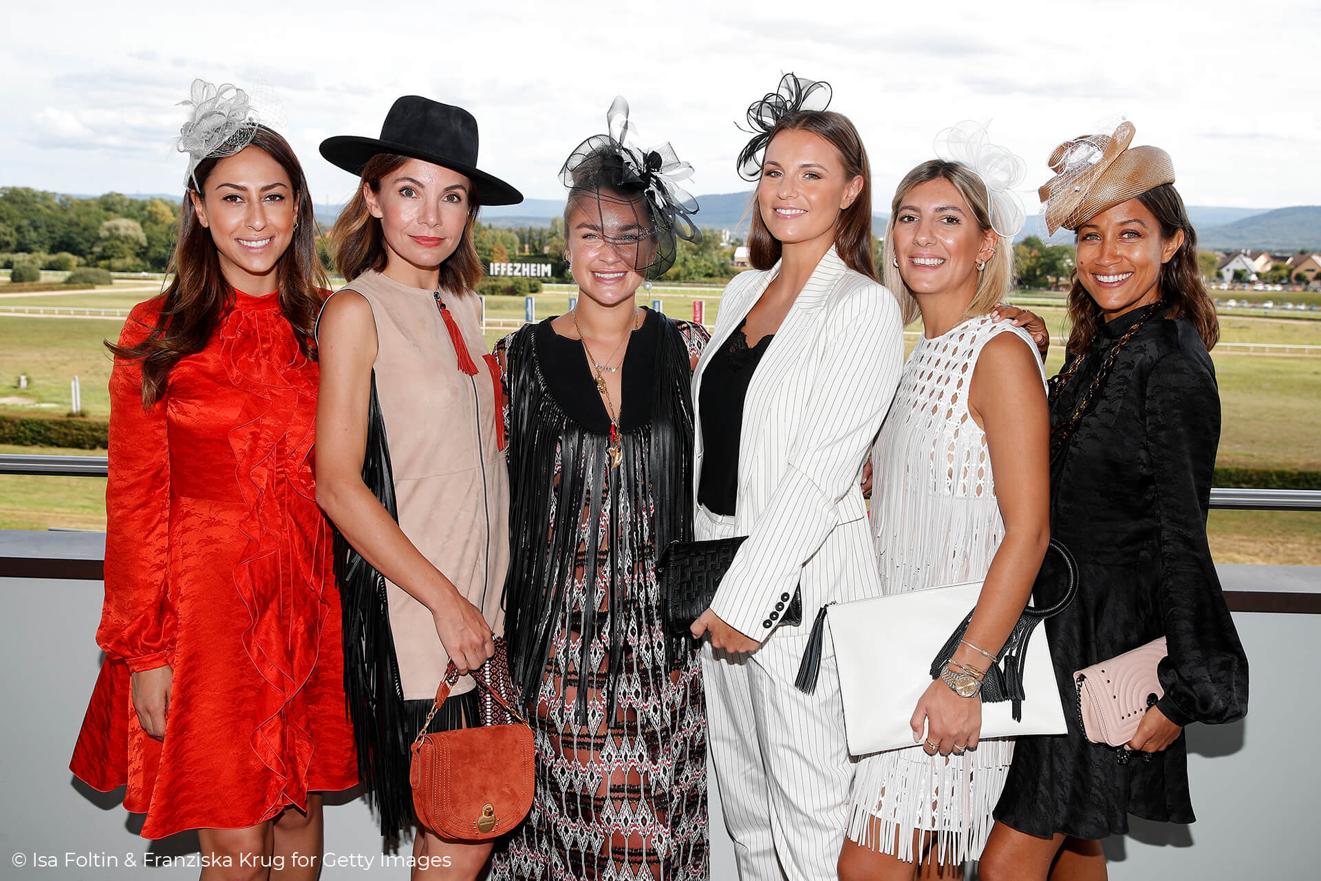 Die VIP-Damen in Iffezheim beim "Le Grand Weekend"